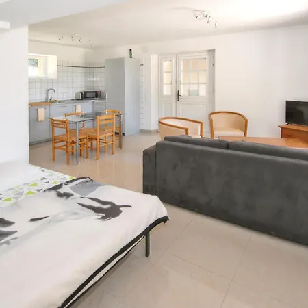 Maison De Charme A Avec Terrasse Et Parking Prive Holiday home Monthenault